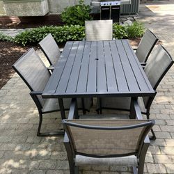 Outdoor Patio Table And 6 Chairs 