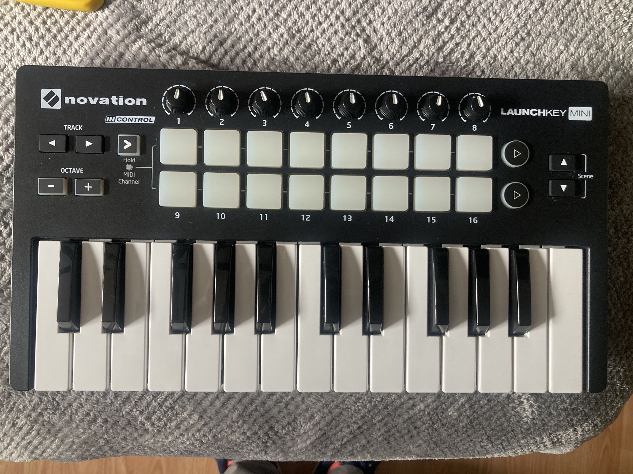 Novation Launchkey Mini MK2 MIDI Controller Beat Pad