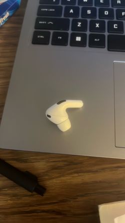 Right AirPods Pro earbud