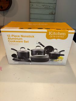 New in box 12 piece nonstick aluminum cookware set w/ 2 & 3 quart covered saucepans 5 quart Dutch oven 11 inch sauté pan & 8” fry pan & more