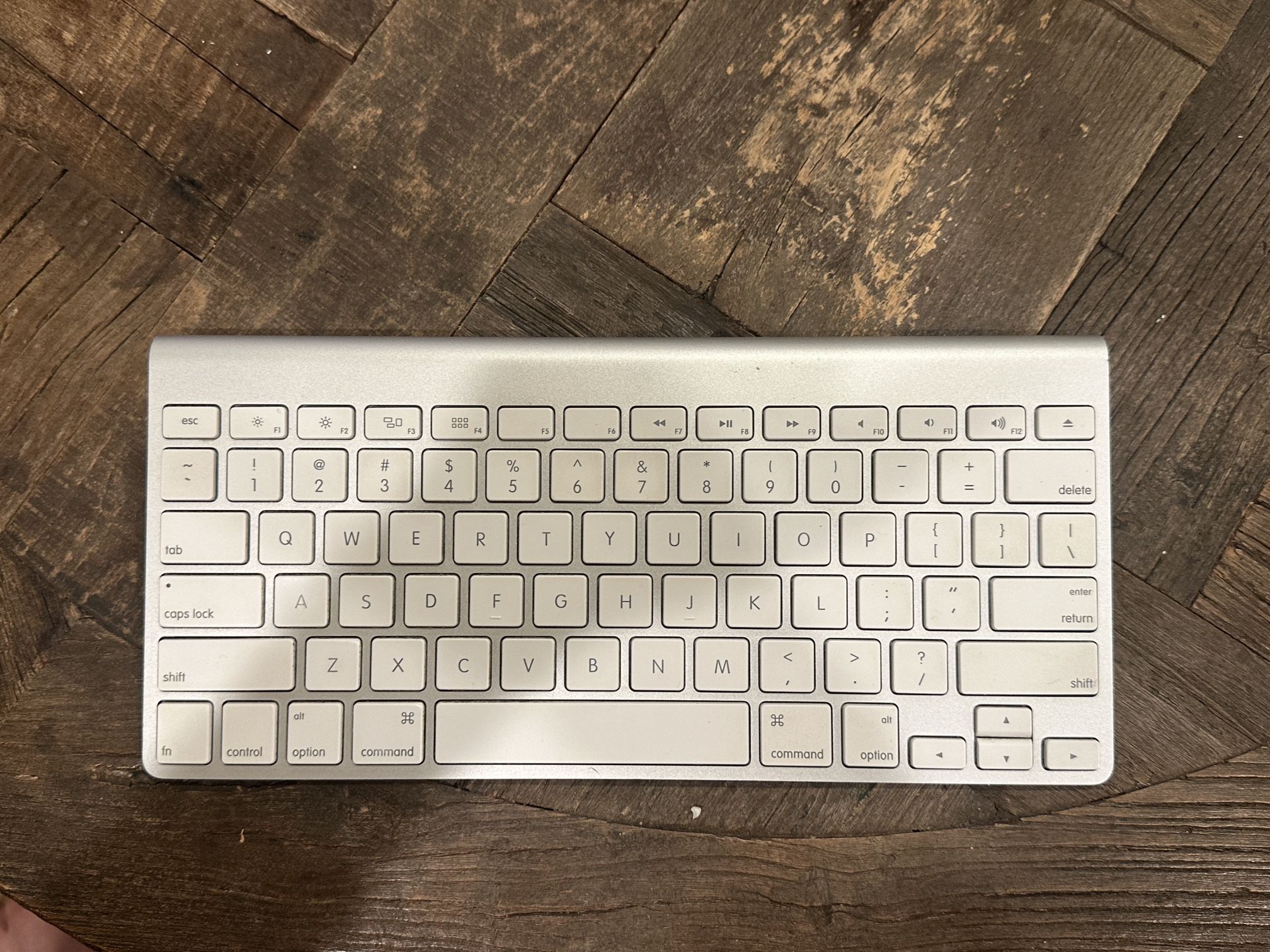 Apple Magic Keyboard A1314 Bluetooth Wireless Takes Batteries Pick Up 90045