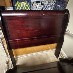 Twin Sleigh Bed 