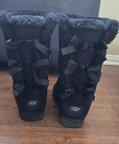 Ugg Bailey Bow Black Women's Size 7