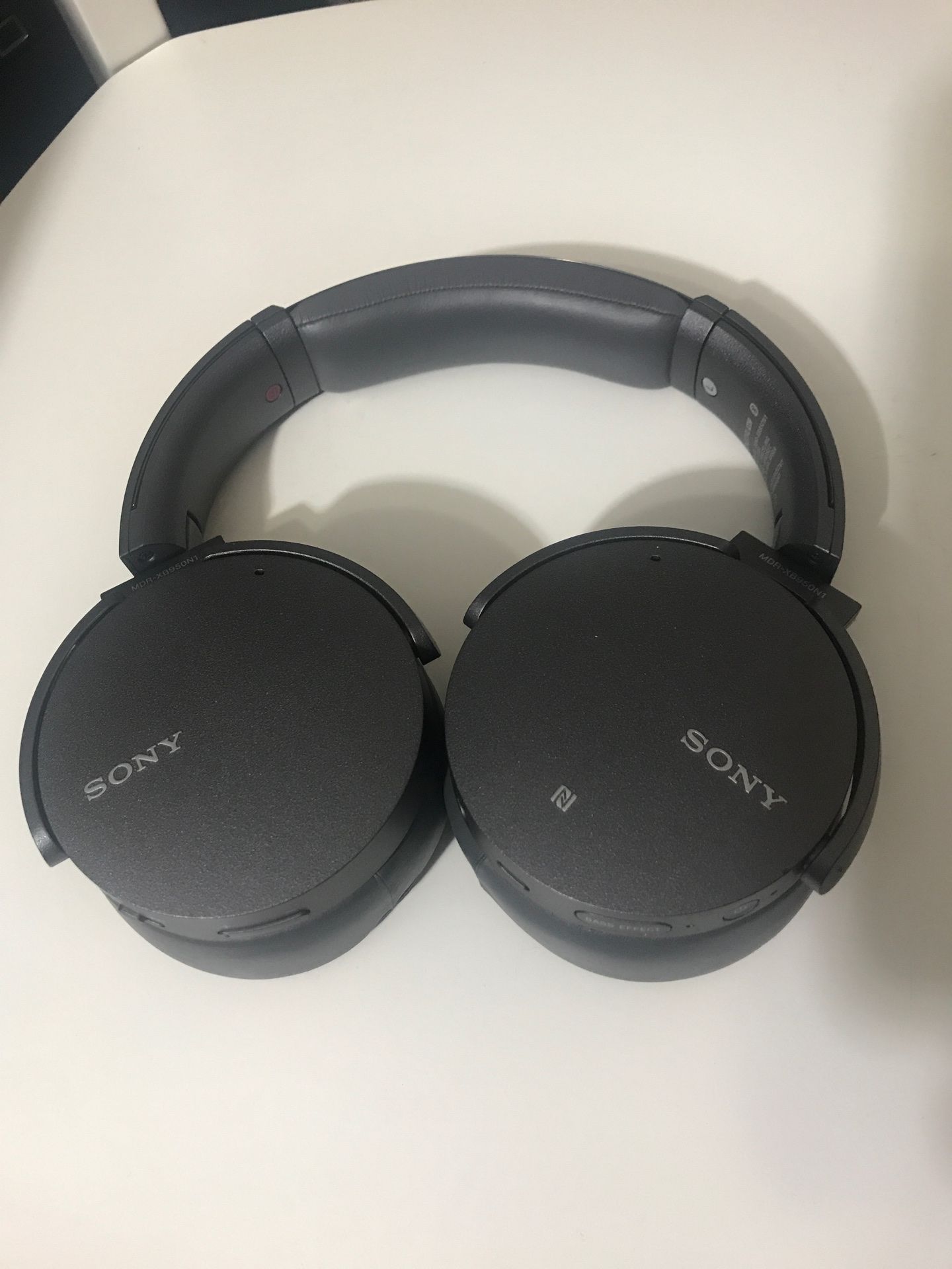 Sony wireless headphones Great Condition!