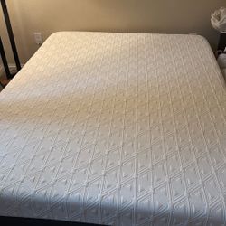 Queen Size Memory Foam Mattress And Box Spring