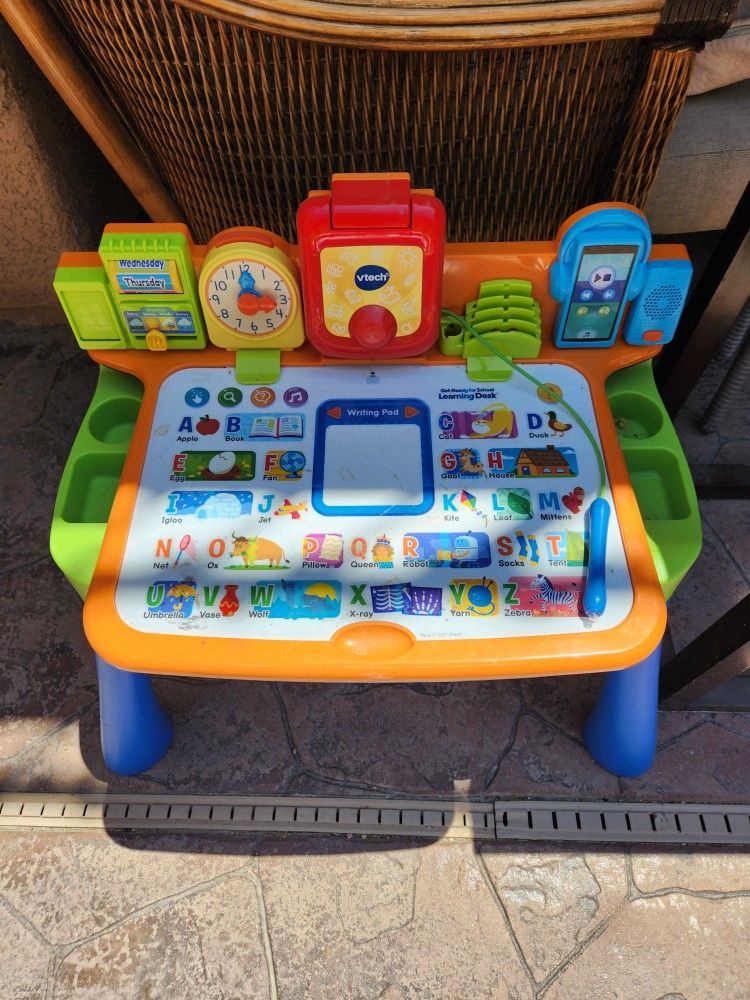 Vtech 5 In 1 Interactice Desk. $40
