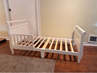 Toddler bed