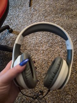 Corded headphones