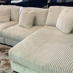 [OM] 🟪 Only $45 initial then take it home 🏡 Brand New Lindyn 3 Piece Sectional With Chaise 