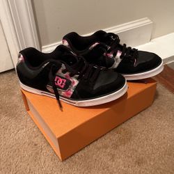 Nice! Like New! Design Black Sneakers !!!