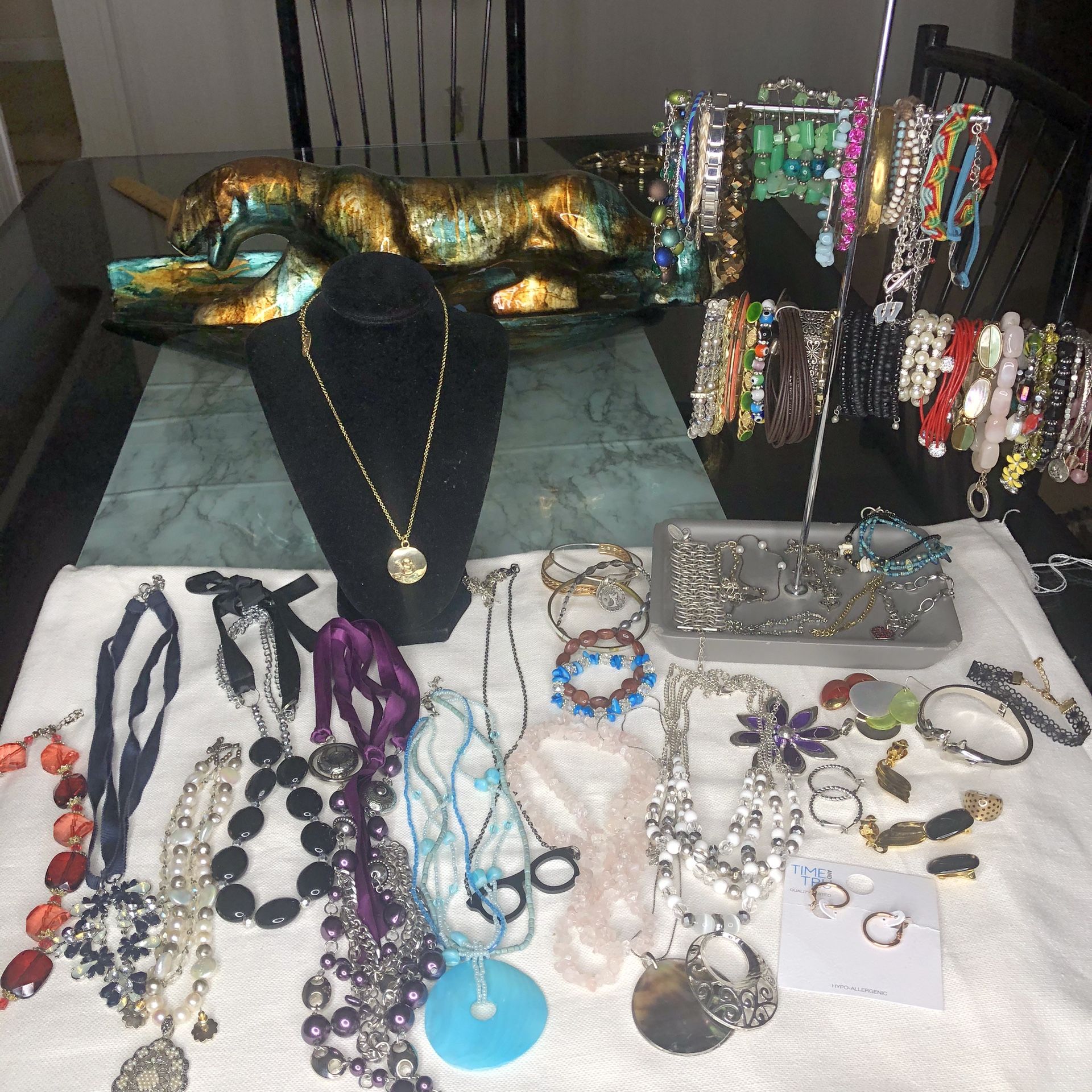 Lot of assorted jewelry 60 pcs