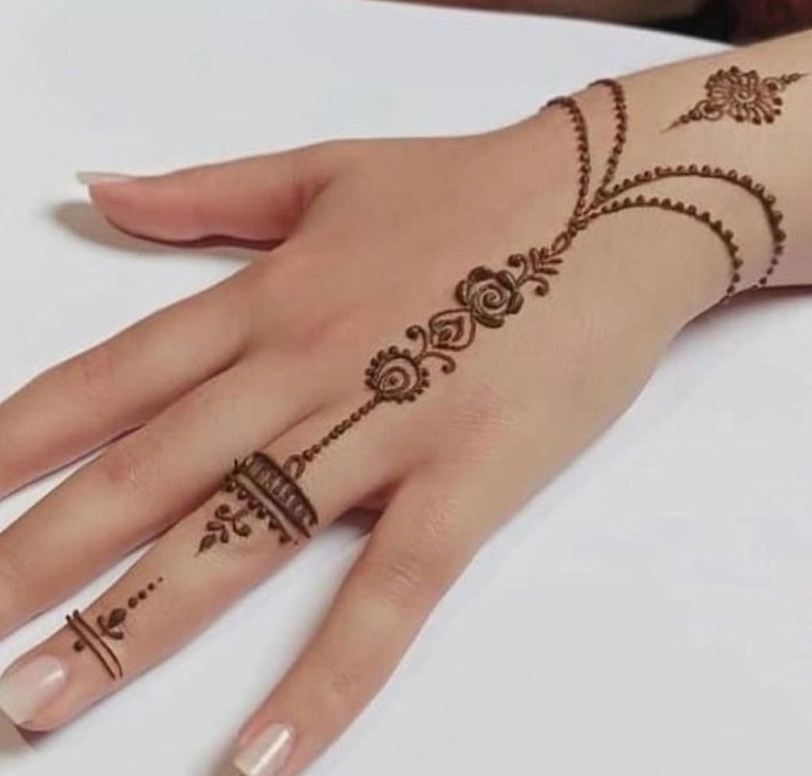 Henna Artist