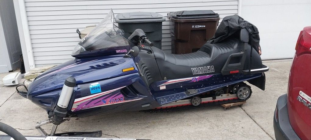 SNOWMOBILE. YAMAHA