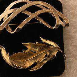 Vintage Gold tone Leaf And Zigzag Bow Brooches