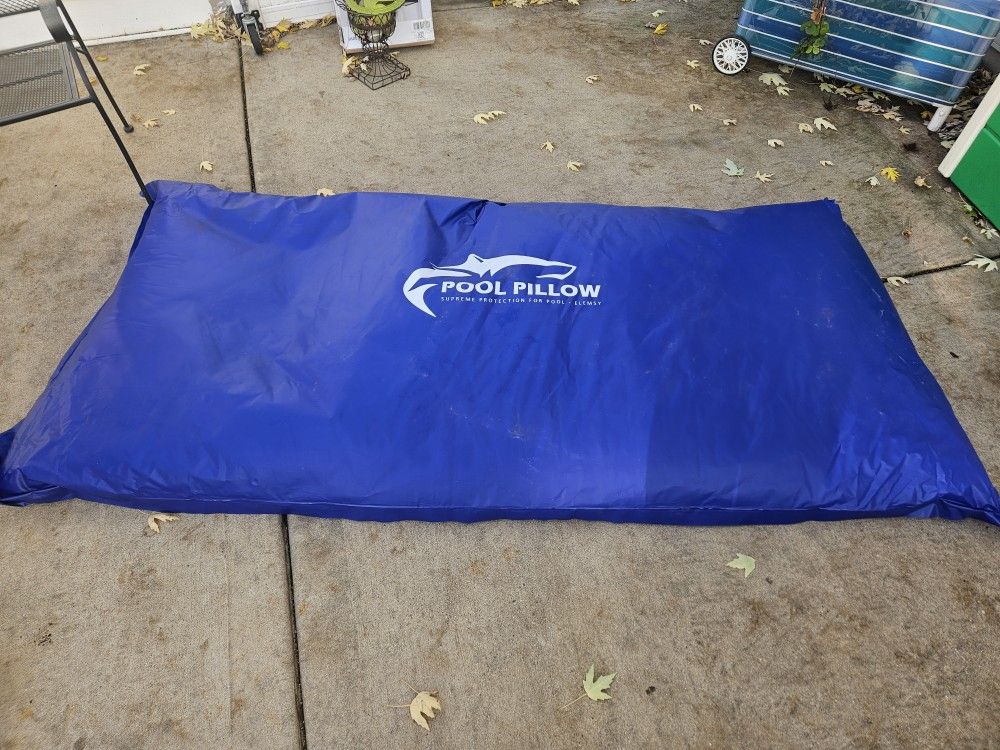 POOL PILLOW