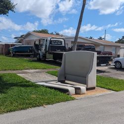 Curbside Rescue 🛟 Bed Frame And Headboard!