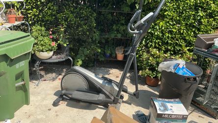 Golds Gym 310 Stride trainer
