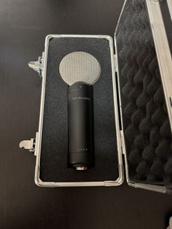 M-Audio Luna Condenser Microphone w/ case