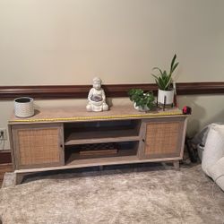 TV stand 