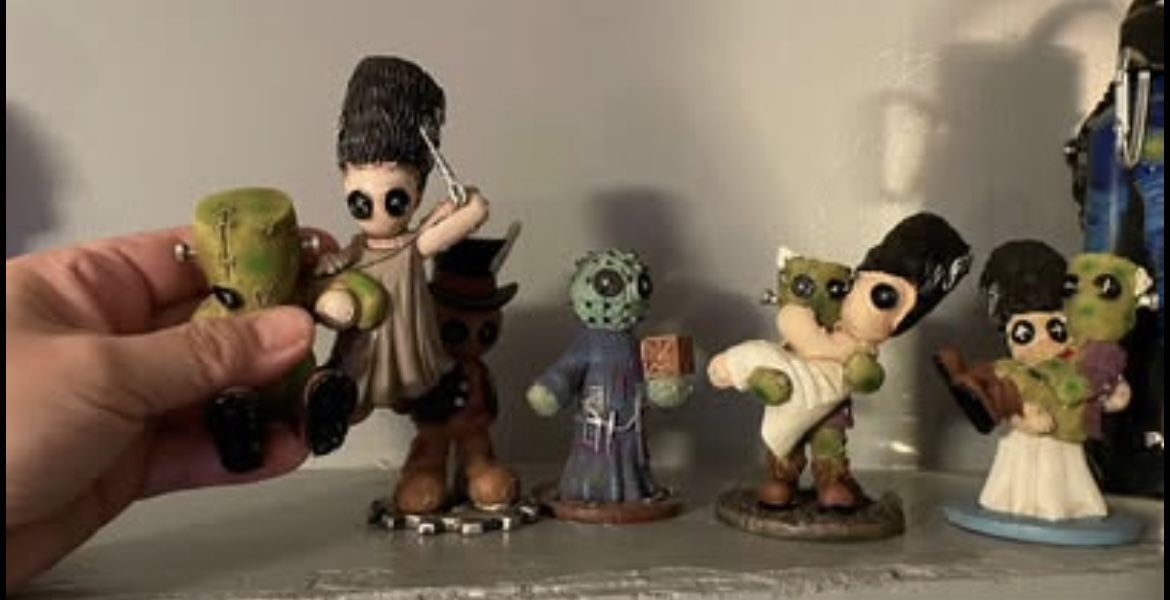 Figurines