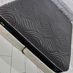 King Sizes Mattress And Box Spring 