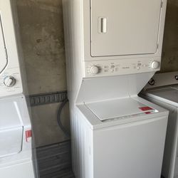 Frigidaire Stackable Gas Like New
