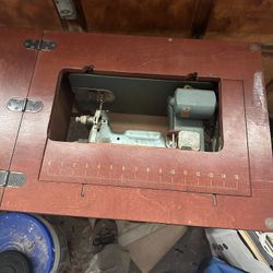 Singer Sewing Machine 