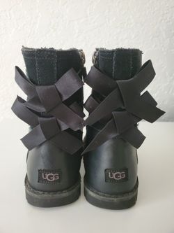 Girls black Uggs