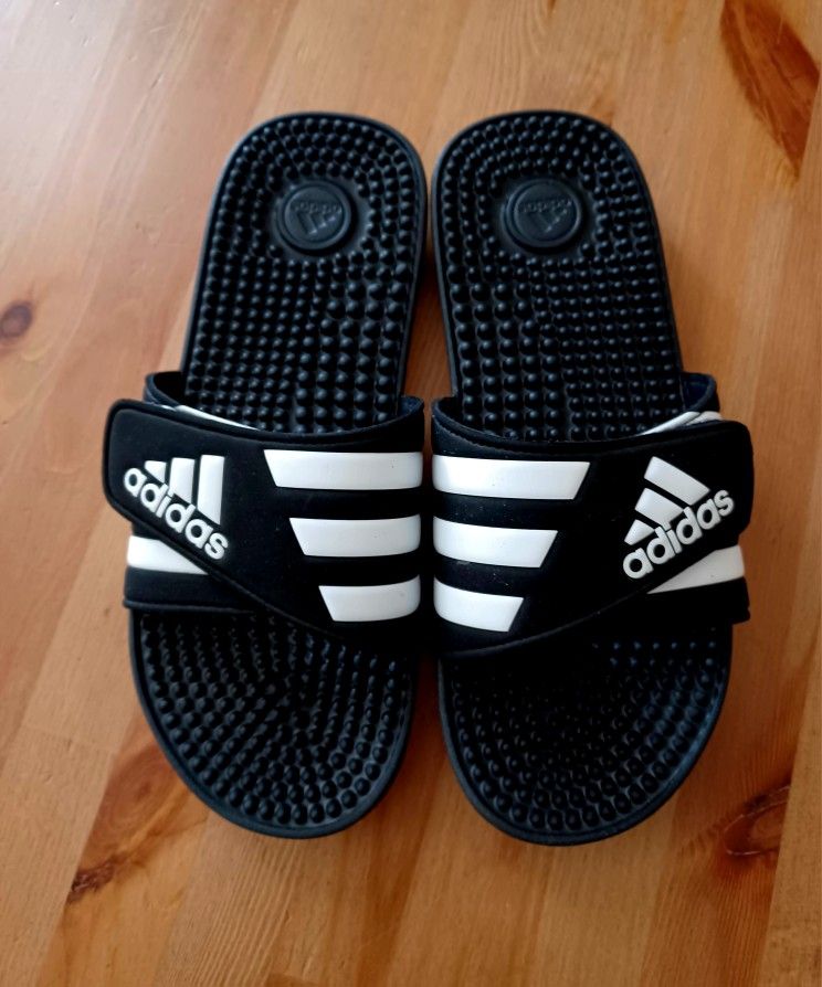 Adidas Slide On Sandals Women's Size 9 Excellent Condition !