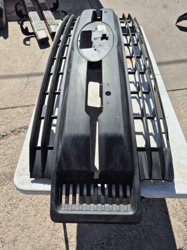 Ford F250 Grille Oem