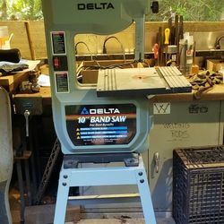 Delta 10" Bandsaw With Stand And Light