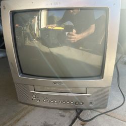 Toshiba 13 Inch CRT TV/VCR/VHS Combination  MV13Q41 VHS Player Retro Gaming Combo
