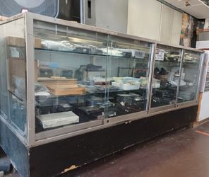 Freee free display cases
