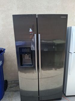 SAMSUNG REFRIGERATOR