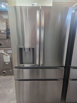 LG
36 Inch Smart 4-Door French Door Refrigerator with 29 Cu. Ft. Capacity, Full-Convert Drawer™, Dual Ice Maker, Linear Cooling™, SmartDiagnosis™, 6