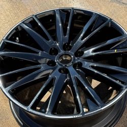  ONE (1) Cadillac Lyriq 2024 94032 OEM wheel rim 22 x 9.5 Black silver pinstripe