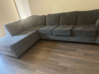Nice 2 pieces  sectional Simi valley pick up location