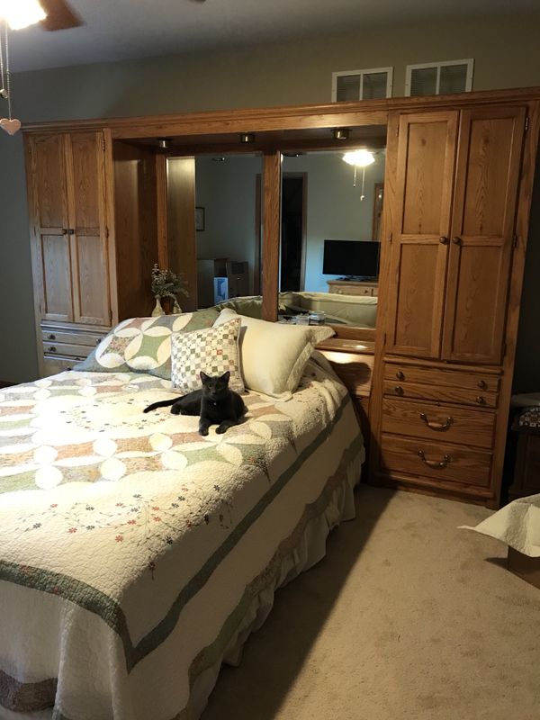 Thomasville Oak Bedroom Set Chest 100 Mirror 25 Dresser