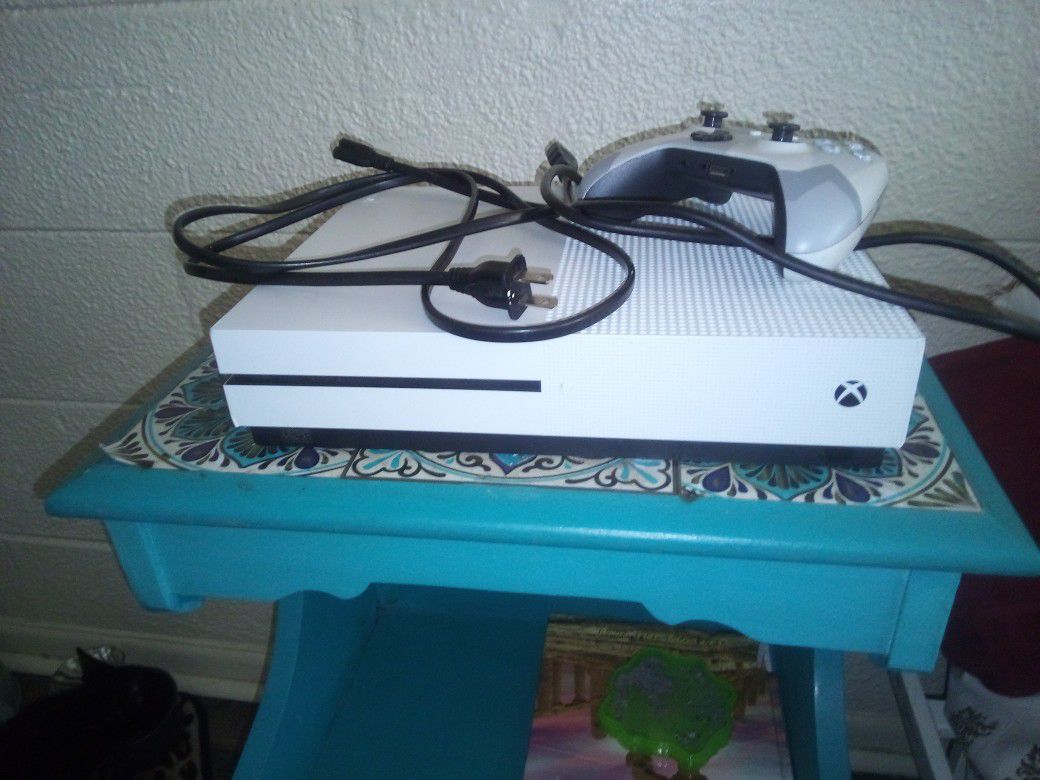 Xbox One... Great Condition Wanting To Trade For A Alienware Laptop.