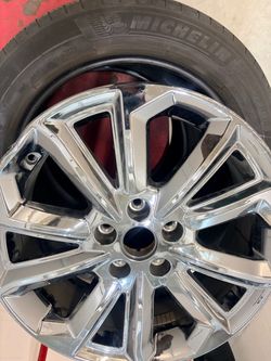 Michelin 255/55R18 tires Almost New, Great deal, Two Tires one 18” Rim available, Pick up or deliver 🤩 Tires $50 Each Rim $50
