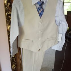 Van Heusen Boy 4 Piece Suit Size 4