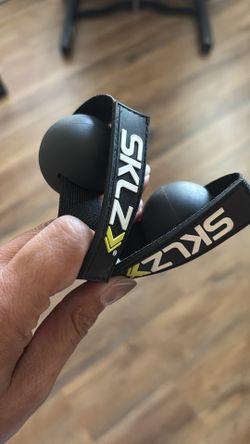 SKLZ grip trainer for football