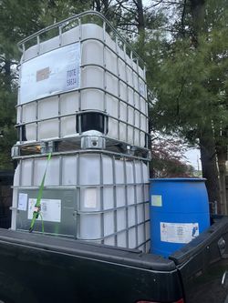 250 Gallon Tote Can Deliver🚛 For A Fee. Latex Residue. 