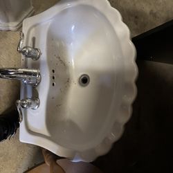 Pedestal Sink With Faucets 