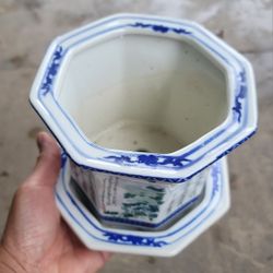 Asian ceramic pot blue/white 