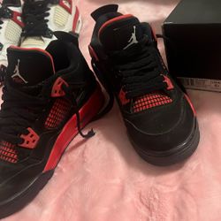 Jordan Red Thunders 4’s