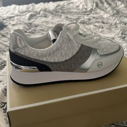 Shoes  MK new in box