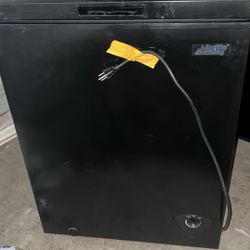 Arctic King 5.1 Cu Ft Chest Freezer