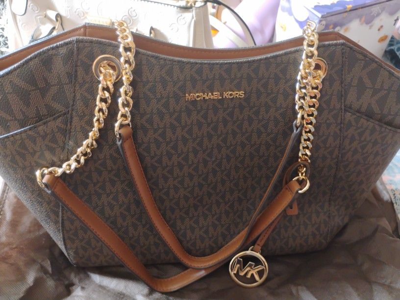 BRAND NEW MICHAEL KORS BAG BEST DISCOUNT!