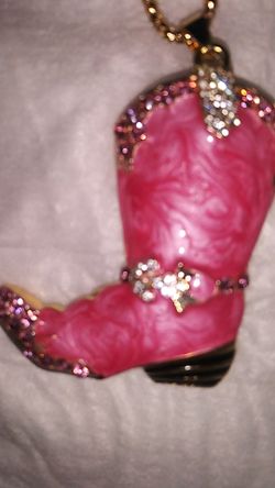Necklace cowgirl boot, 20$